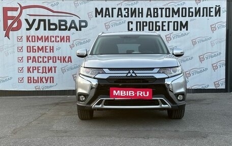 Mitsubishi Outlander III рестайлинг 3, 2018 год, 1 950 000 рублей, 2 фотография