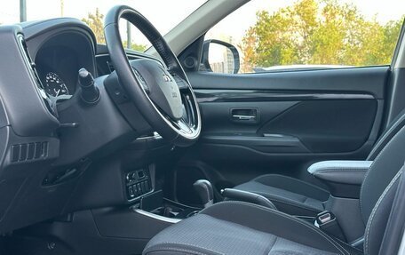 Mitsubishi Outlander III рестайлинг 3, 2018 год, 1 950 000 рублей, 12 фотография