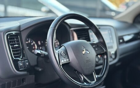 Mitsubishi Outlander III рестайлинг 3, 2018 год, 1 950 000 рублей, 13 фотография