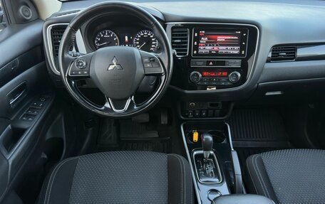 Mitsubishi Outlander III рестайлинг 3, 2018 год, 1 950 000 рублей, 14 фотография