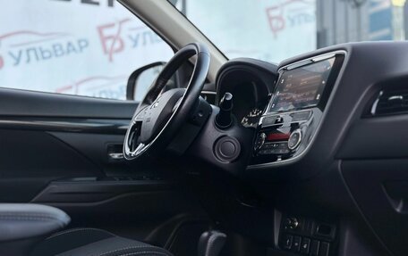 Mitsubishi Outlander III рестайлинг 3, 2018 год, 1 950 000 рублей, 27 фотография