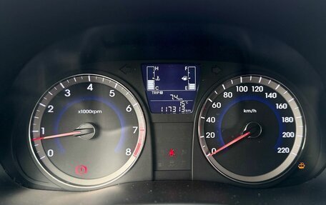 Hyundai Solaris II рестайлинг, 2015 год, 990 000 рублей, 20 фотография