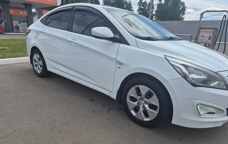 Hyundai Solaris II рестайлинг, 2015 год, 870 000 рублей, 1 фотография