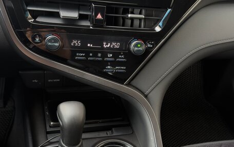 Toyota Camry, 2021 год, 2 500 000 рублей, 13 фотография