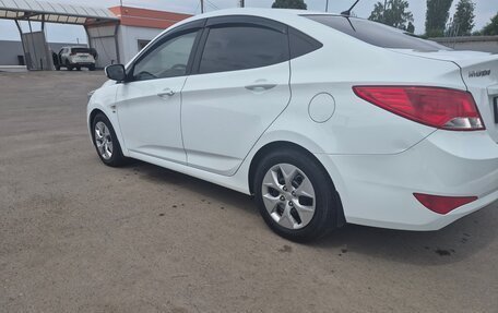 Hyundai Solaris II рестайлинг, 2015 год, 870 000 рублей, 3 фотография