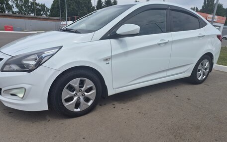 Hyundai Solaris II рестайлинг, 2015 год, 870 000 рублей, 5 фотография