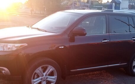 Toyota Highlander III, 2011 год, 1 900 000 рублей, 2 фотография