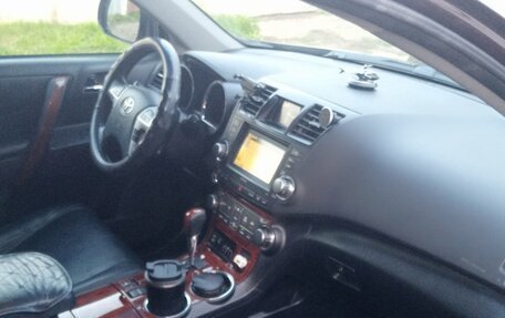 Toyota Highlander III, 2011 год, 1 900 000 рублей, 6 фотография