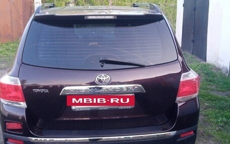 Toyota Highlander III, 2011 год, 1 900 000 рублей, 9 фотография