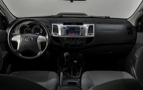 Toyota Hilux VII, 2011 год, 1 899 000 рублей, 17 фотография