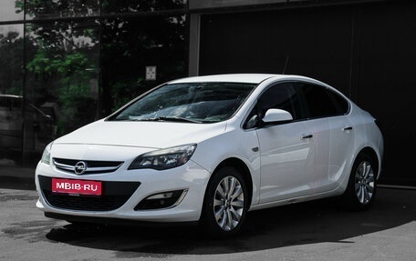 Opel Astra J, 2013 год, 840 000 рублей, 1 фотография