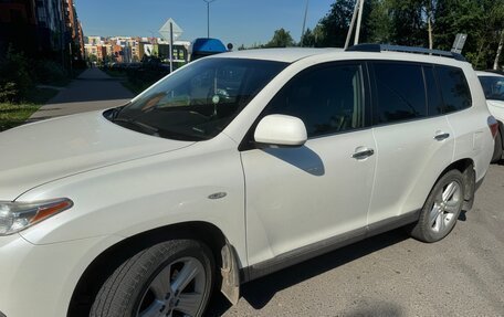 Toyota Highlander III, 2011 год, 1 880 000 рублей, 3 фотография