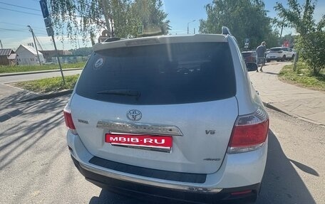 Toyota Highlander III, 2011 год, 1 880 000 рублей, 5 фотография