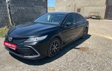 Toyota Camry, 2021 год, 2 800 000 рублей, 2 фотография
