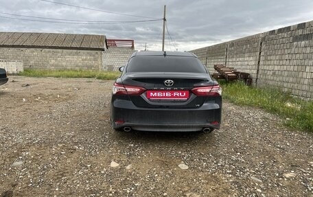 Toyota Camry, 2021 год, 2 800 000 рублей, 3 фотография