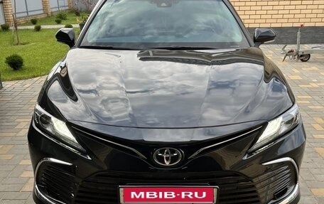 Toyota Camry, 2022 год, 3 800 000 рублей, 1 фотография