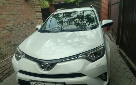 Toyota RAV4, 2019 год, 2 800 000 рублей, 1 фотография