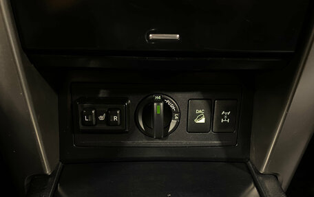 Toyota Land Cruiser Prado 150 рестайлинг 2, 2012 год, 2 680 000 рублей, 22 фотография