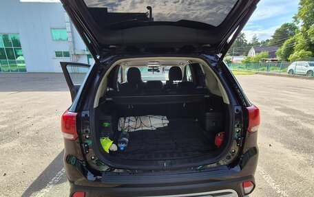 Mitsubishi Outlander III рестайлинг 3, 2021 год, 2 600 000 рублей, 6 фотография