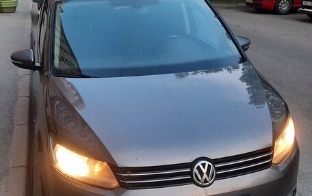 Volkswagen Touran III, 2011 год, 1 400 000 рублей, 2 фотография