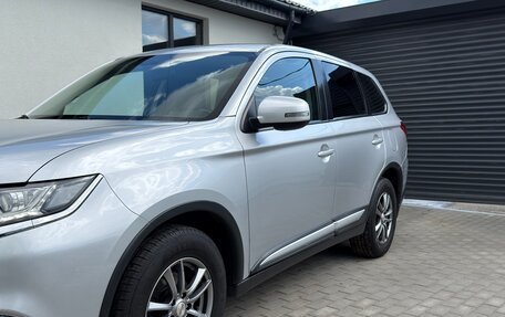 Mitsubishi Outlander III рестайлинг 3, 2017 год, 1 760 000 рублей, 5 фотография