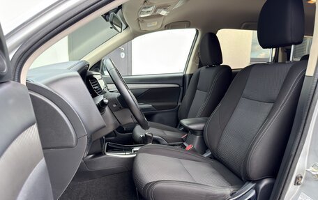 Mitsubishi Outlander III рестайлинг 3, 2017 год, 1 760 000 рублей, 14 фотография