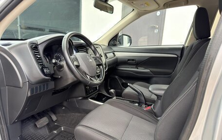 Mitsubishi Outlander III рестайлинг 3, 2017 год, 1 760 000 рублей, 12 фотография