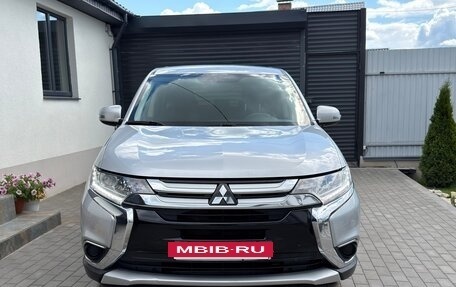 Mitsubishi Outlander III рестайлинг 3, 2017 год, 1 760 000 рублей, 2 фотография