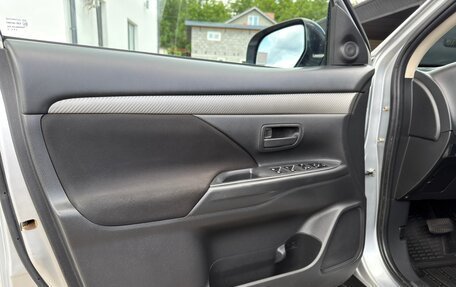 Mitsubishi Outlander III рестайлинг 3, 2017 год, 1 760 000 рублей, 13 фотография