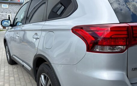 Mitsubishi Outlander III рестайлинг 3, 2017 год, 1 760 000 рублей, 8 фотография