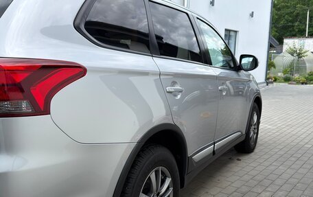 Mitsubishi Outlander III рестайлинг 3, 2017 год, 1 760 000 рублей, 9 фотография