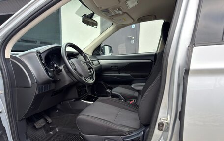 Mitsubishi Outlander III рестайлинг 3, 2017 год, 1 760 000 рублей, 11 фотография