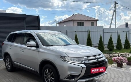 Mitsubishi Outlander III рестайлинг 3, 2017 год, 1 760 000 рублей, 3 фотография