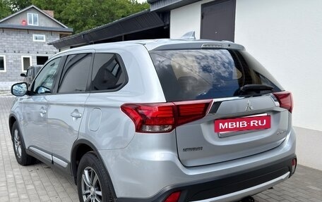 Mitsubishi Outlander III рестайлинг 3, 2017 год, 1 760 000 рублей, 6 фотография