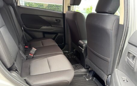 Mitsubishi Outlander III рестайлинг 3, 2017 год, 1 760 000 рублей, 24 фотография