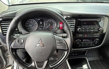 Mitsubishi Outlander III рестайлинг 3, 2017 год, 1 760 000 рублей, 15 фотография
