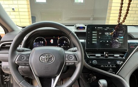 Toyota Camry, 2022 год, 3 800 000 рублей, 5 фотография