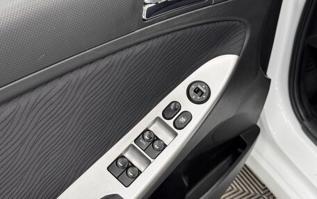 Hyundai Solaris II рестайлинг, 2013 год, 920 000 рублей, 16 фотография