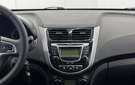 Hyundai Solaris II рестайлинг, 2013 год, 920 000 рублей, 12 фотография