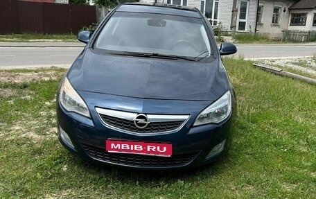Opel Astra J, 2011 год, 600 000 рублей, 1 фотография