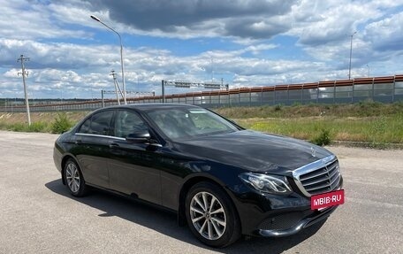 Mercedes-Benz E-Класс, 2018 год, 2 500 000 рублей, 13 фотография