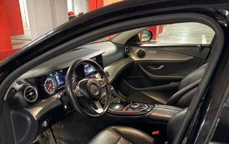 Mercedes-Benz E-Класс, 2017 год, 1 950 000 рублей, 5 фотография