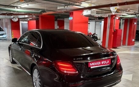 Mercedes-Benz E-Класс, 2017 год, 1 950 000 рублей, 4 фотография