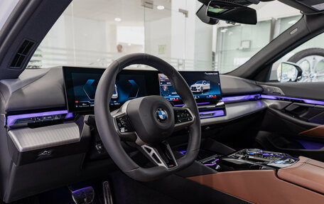 BMW 5 серия, 2024 год, 8 400 000 рублей, 12 фотография