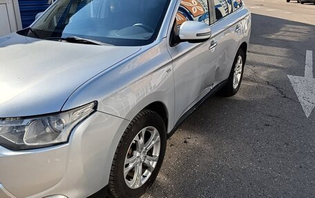 Mitsubishi Outlander III рестайлинг 3, 2013 год, 1 250 000 рублей, 5 фотография