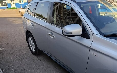 Mitsubishi Outlander III рестайлинг 3, 2013 год, 1 250 000 рублей, 8 фотография