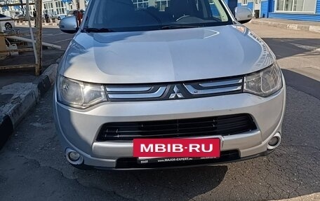 Mitsubishi Outlander III рестайлинг 3, 2013 год, 1 250 000 рублей, 6 фотография