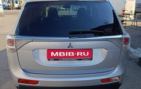 Mitsubishi Outlander III рестайлинг 3, 2013 год, 1 250 000 рублей, 12 фотография