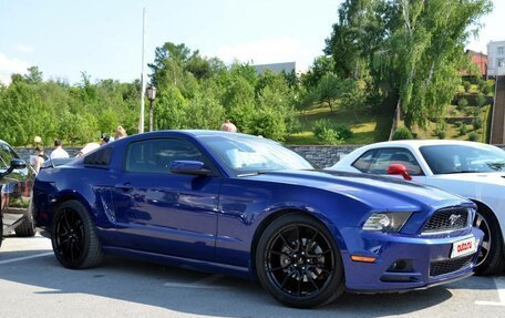 Ford Mustang VI рестайлинг, 2013 год, 2 250 000 рублей, 3 фотография