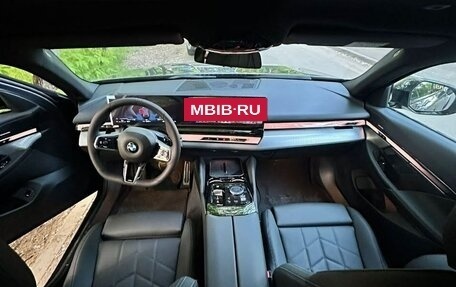 BMW 5 серия, 2025 год, 7 890 000 рублей, 16 фотография